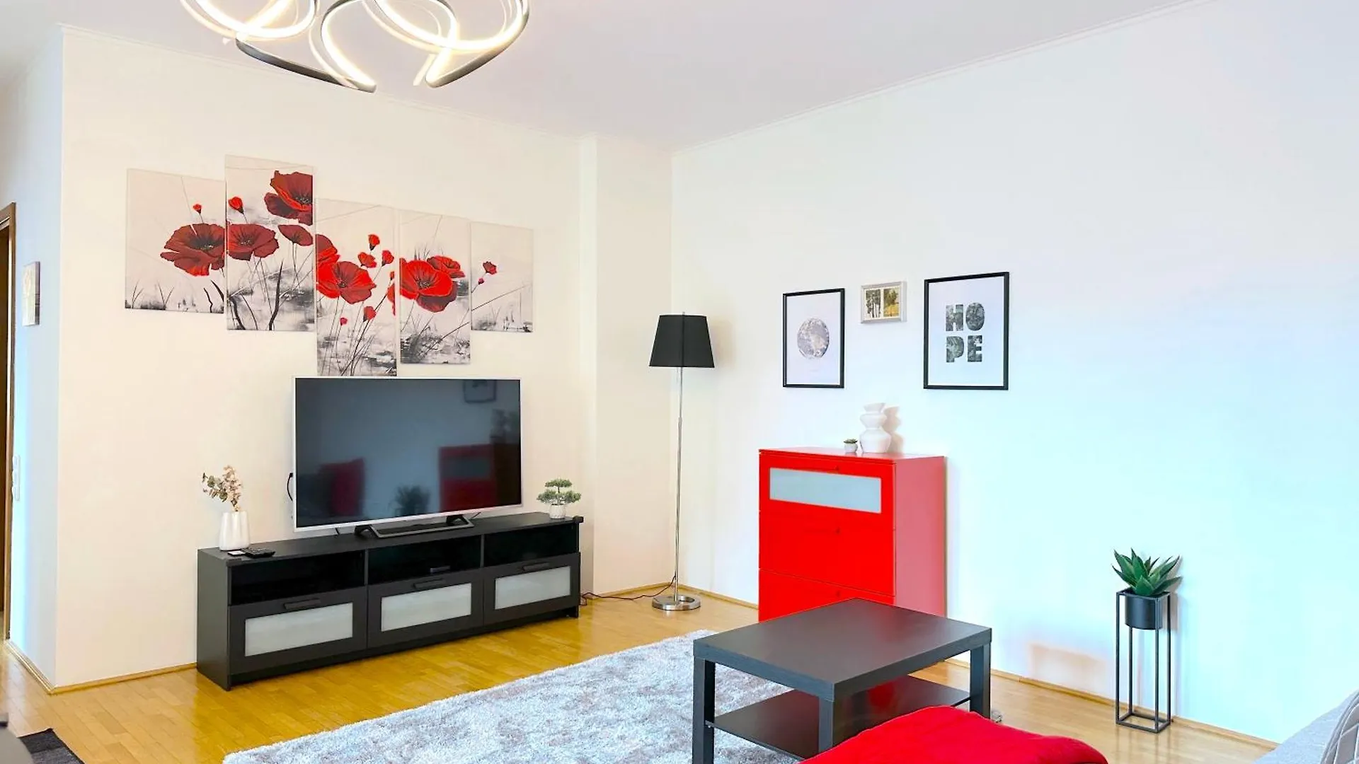 Spacious 3-Bedroom With Balcony & Free Parking Budapest