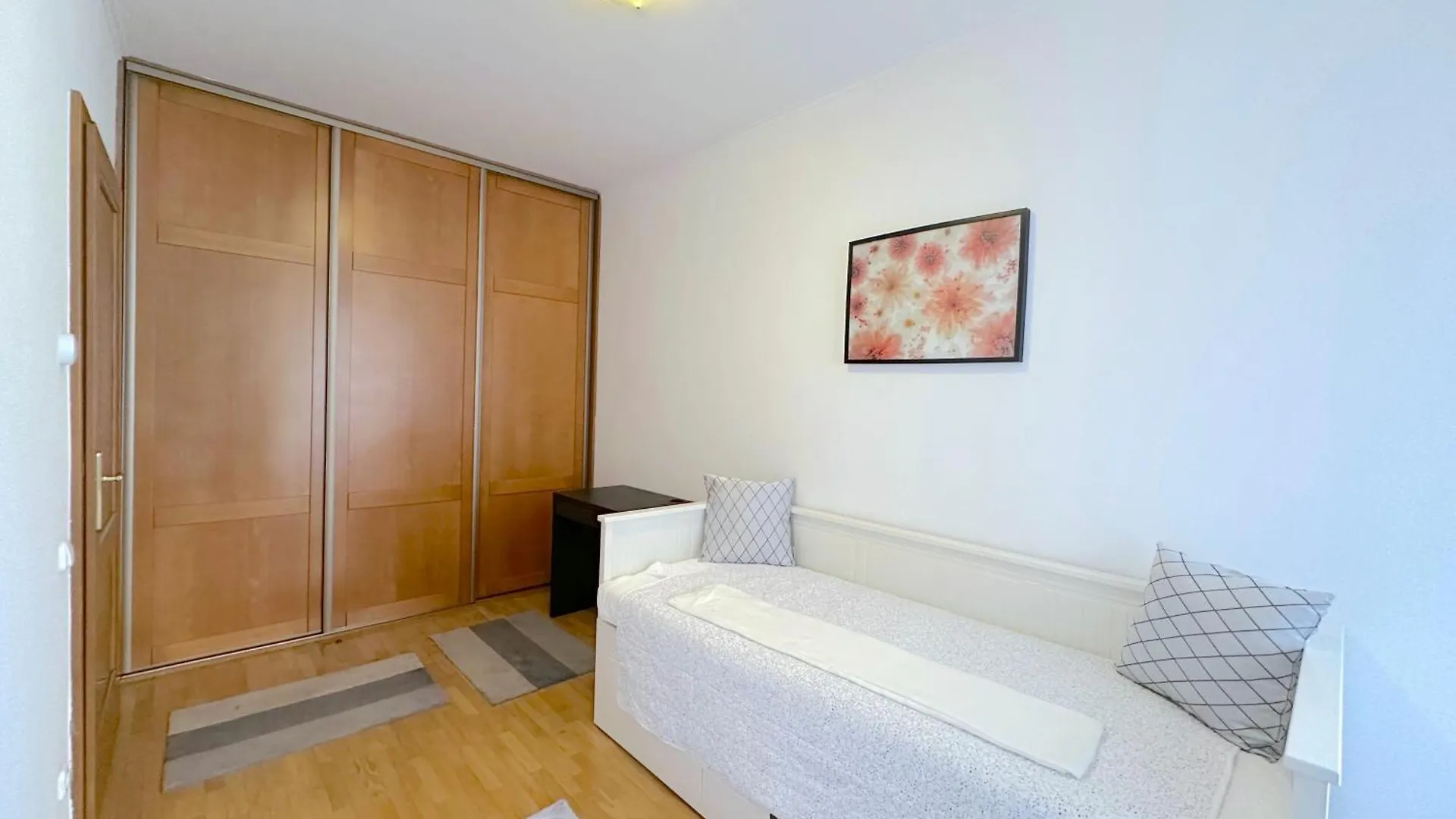 Apartment Spacious 3-Bedroom With Balcony & Free Parking Budapest