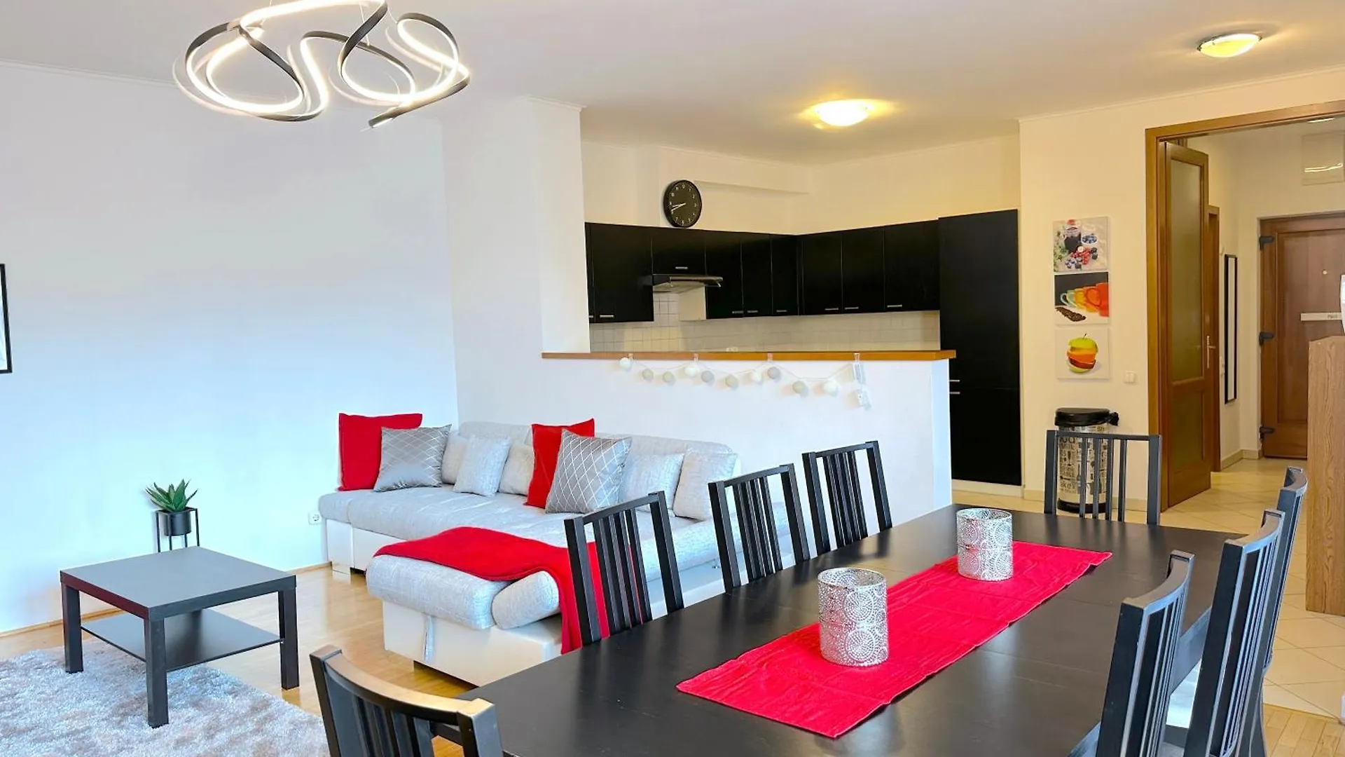 Apartment Spacious 3-Bedroom With Balcony & Free Parking Budapest