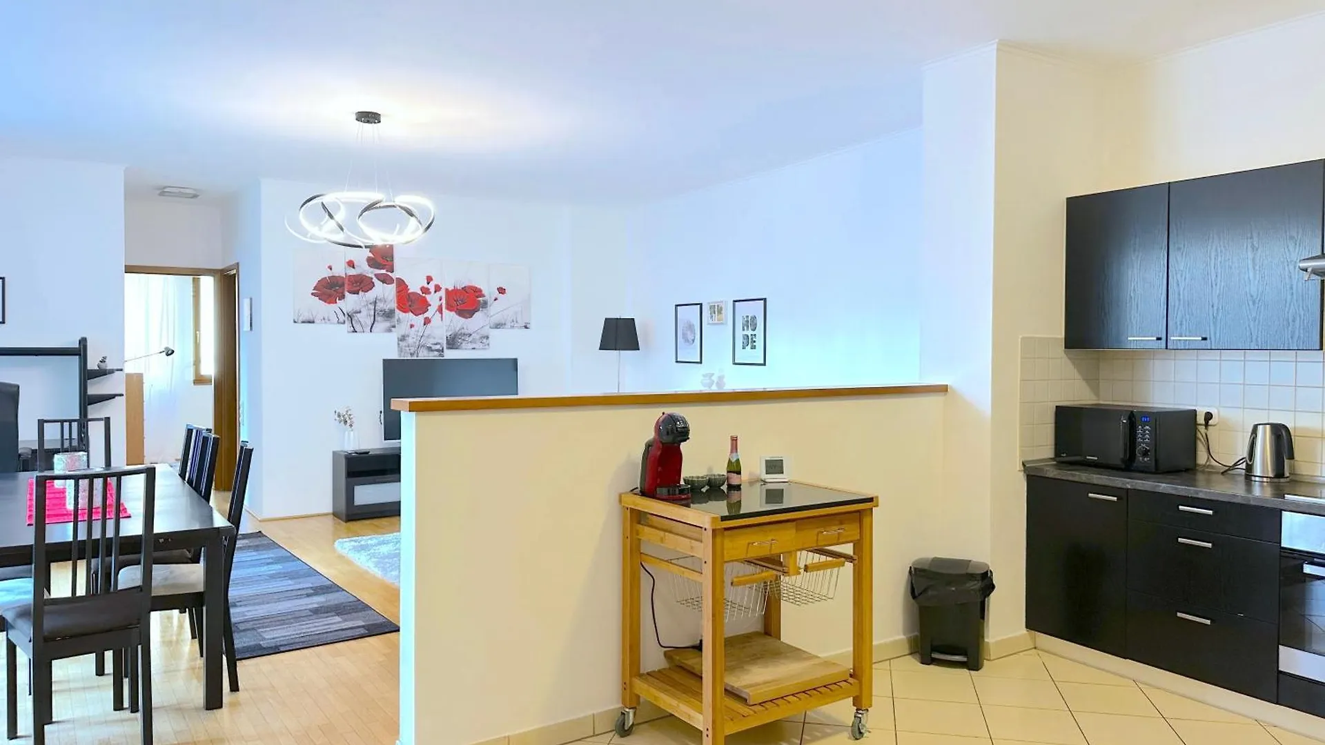 Apartment Spacious 3-Bedroom With Balcony & Free Parking Budapest