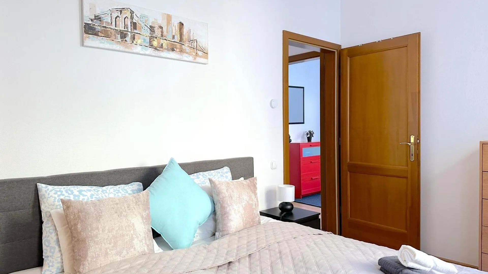Spacious 3-Bedroom With Balcony & Free Parking Budapest